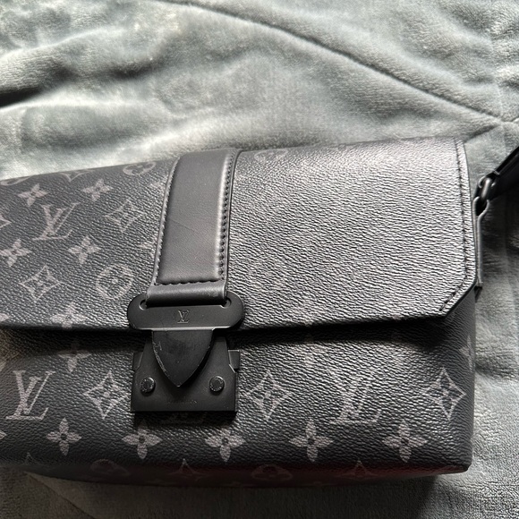 Authentic Louis Vuitton S-Cape Messenger Bag- Posh Authenticated Reseller! - Picture 2 of 16